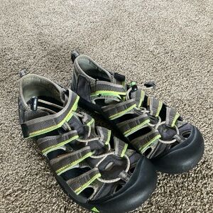 Keen Newport H2 Sandals Closed-Toe US 6 Womens Gray Hiking Waterproof Shoes